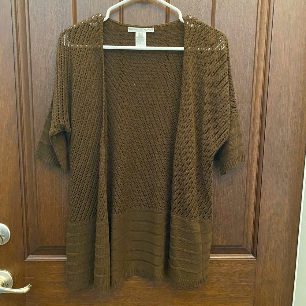Brown short sleeve layering sweater